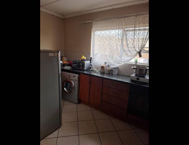 2 BEDROOM TOWNHOUSE FOR SALE IN HALFWAY HOUSE